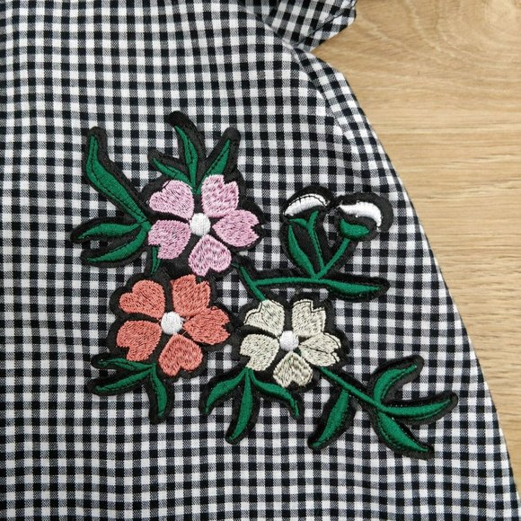 SAKS FIFTH AVENUE Cold Shoulder Top Gingham Check Floral Applique Black White S - Picture 6 of 8